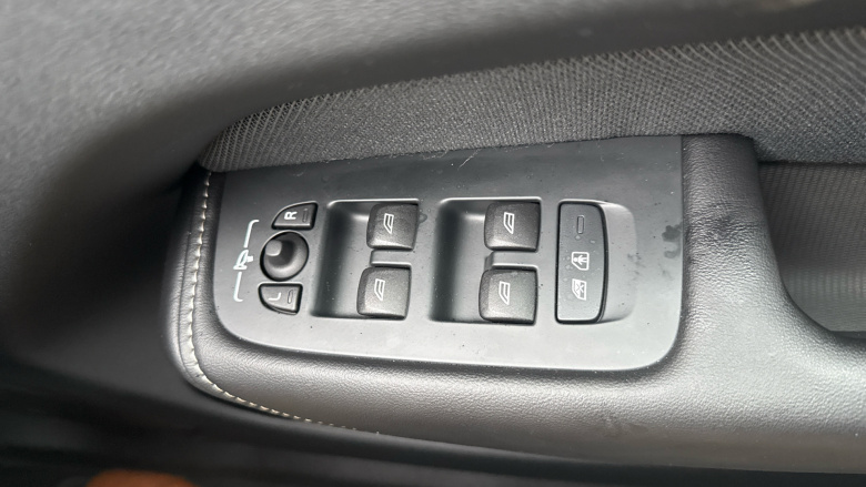 Volvo XC60 2.0 B4D Plus Dark 5dr AWD Geartronic Diesel Estate